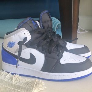 Nike Air Jordan’s mid rise